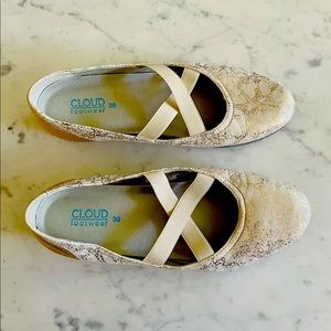 Cloud footwear leather gold cream flats sh…